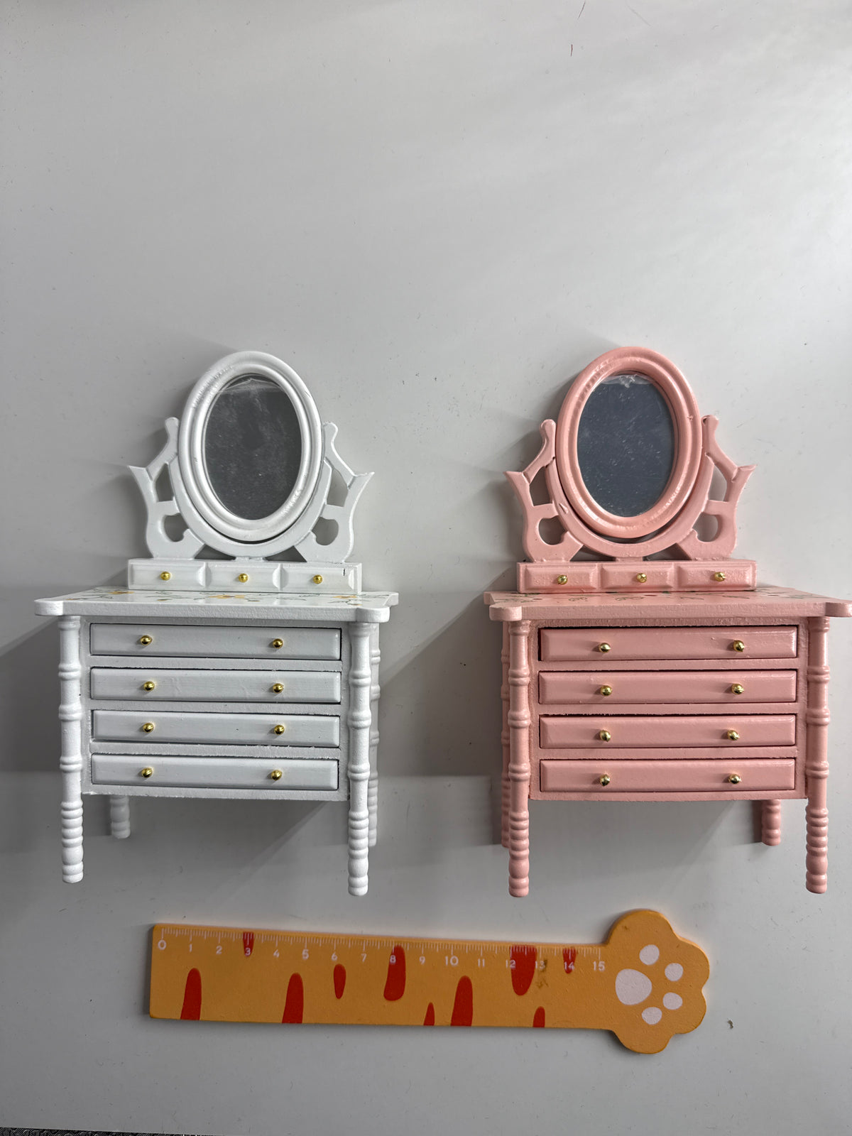 Lily minis-dollhouse Dressing table
