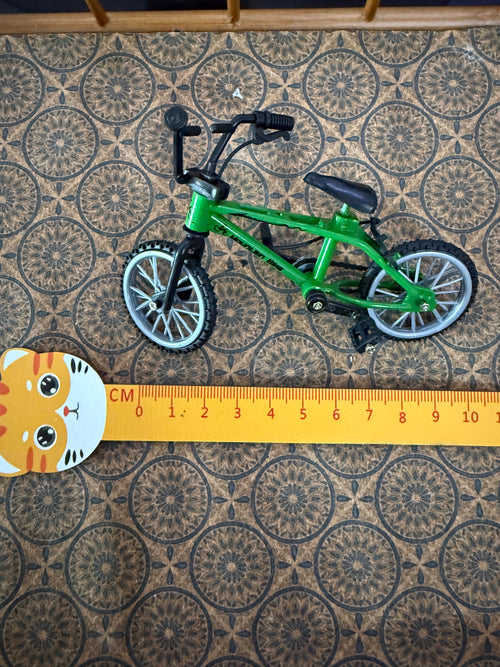 Lily minis-dollhouse miniature metal bikes