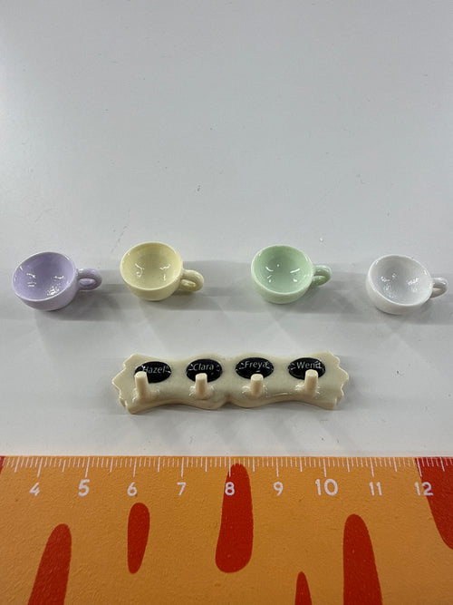 Lily minis-dollhouse Hooks and cups Random styles