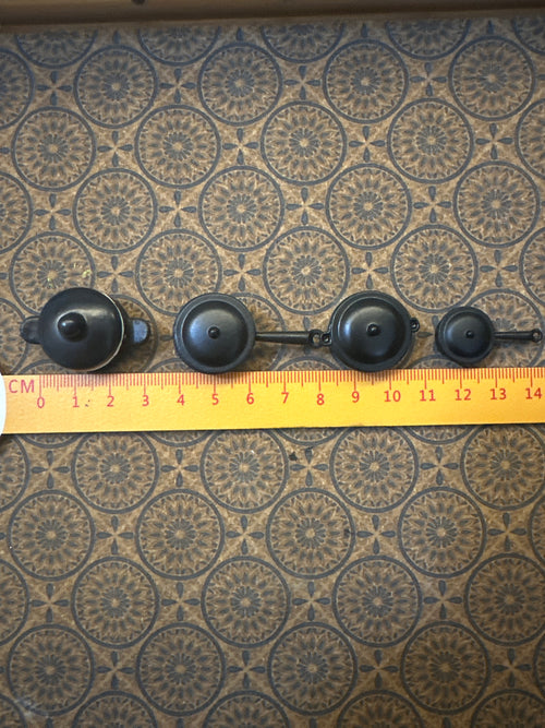 Lily minis-dollhouse miniature Metal pot set 4pcs