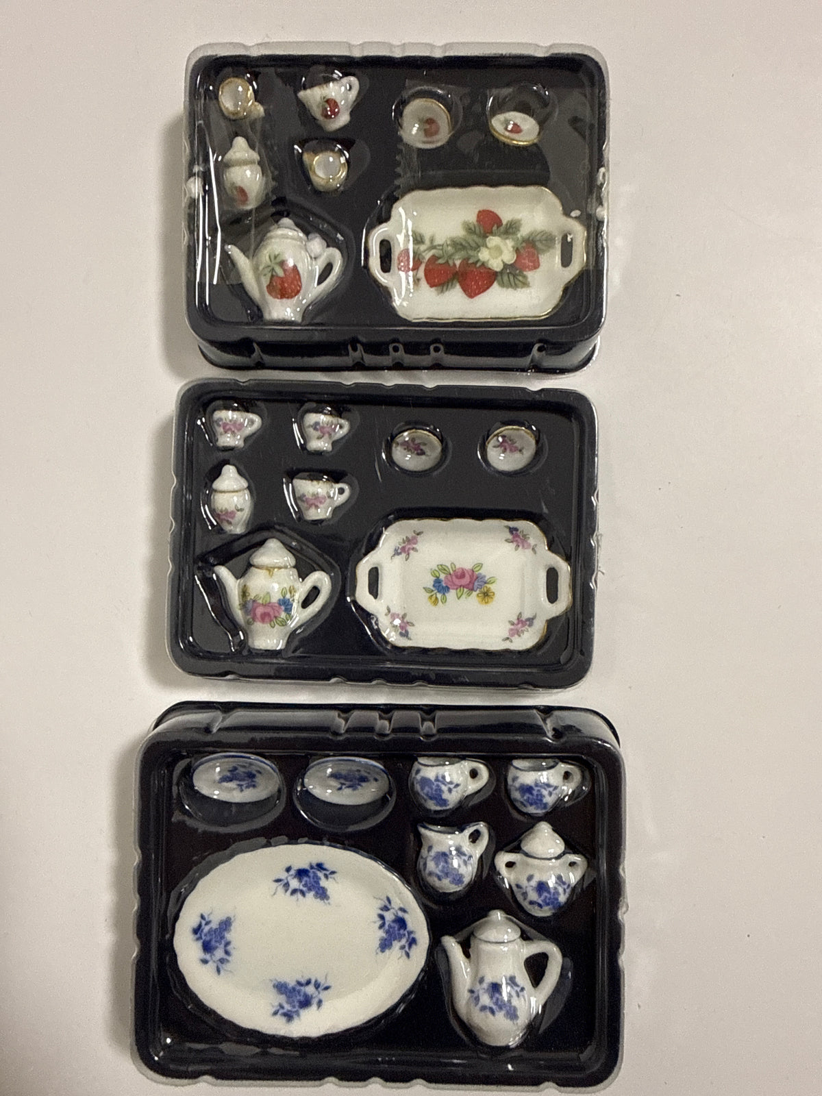 Lily minis-dollhouse Ceramic set  Random styles