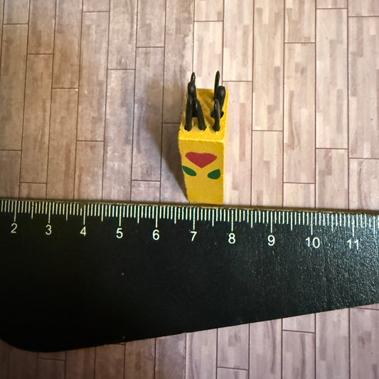 Lily minis-dollhouse miniature knife model