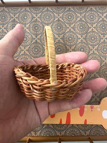 Lily minis-dollhouse miniature Basket