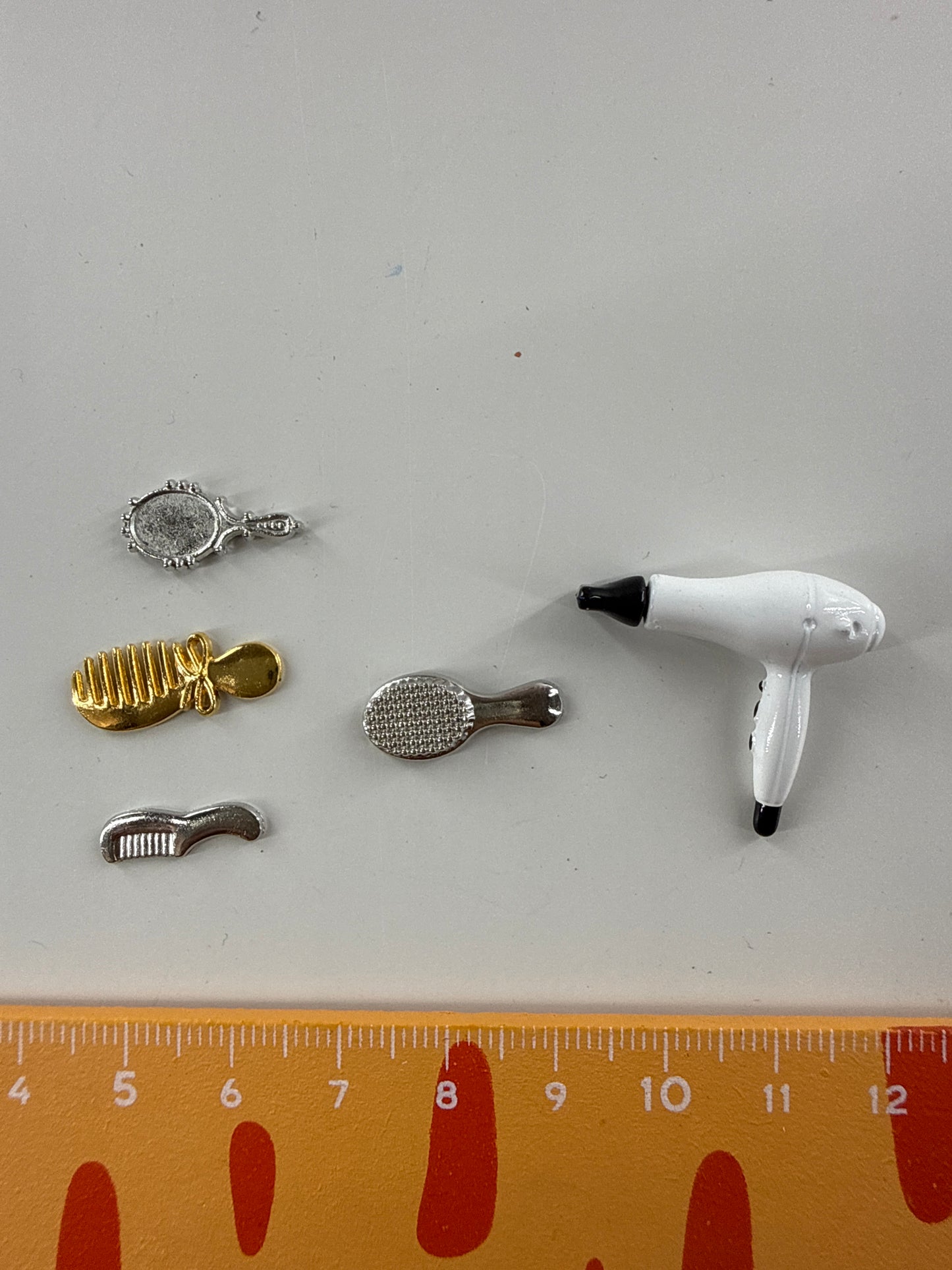 Lily minis-dollhouse Metal bath set
