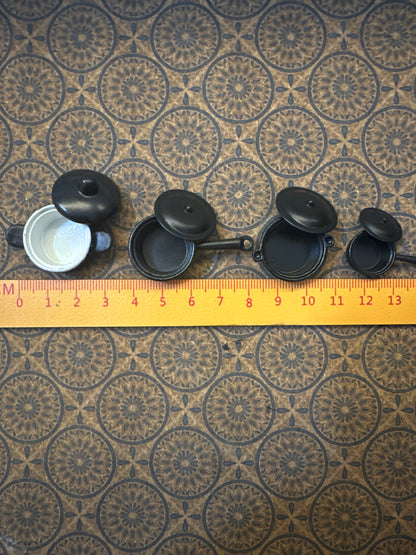 Lily minis-dollhouse miniature Metal pot set 4pcs