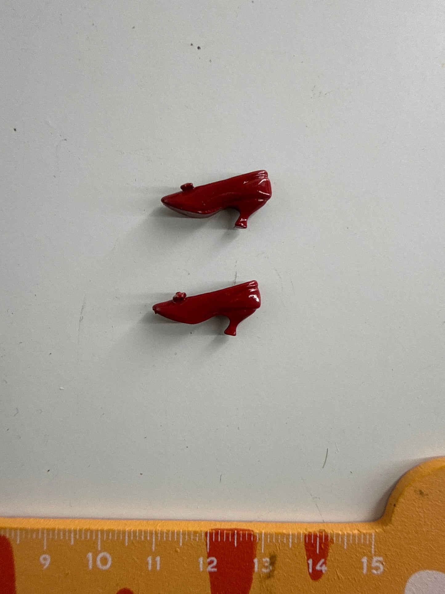Lily minis-dollhouse Metal shoes