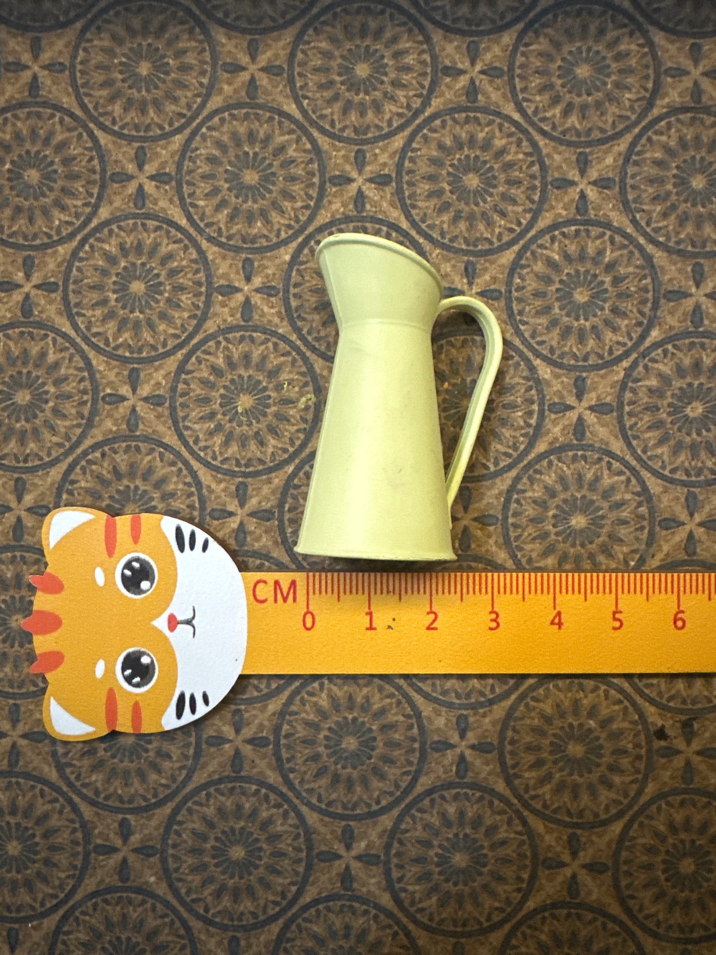 Lily minis-dollhouse miniature Metal flower pot