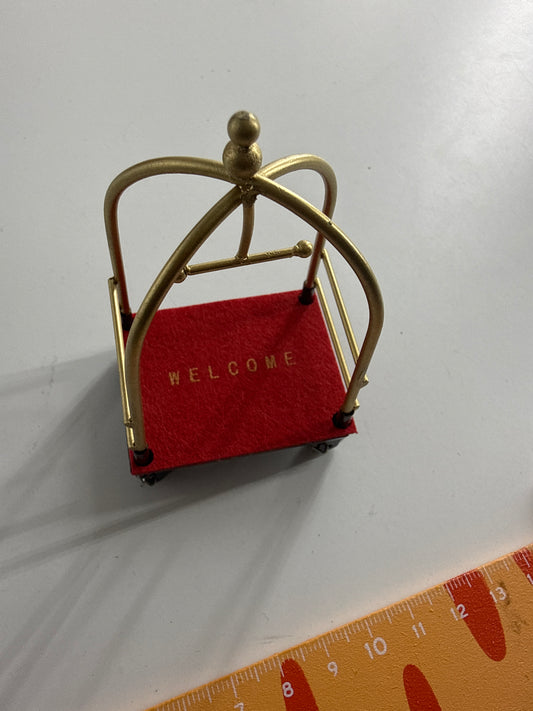 Lily minis-dollhouse Hotel lobby trolley