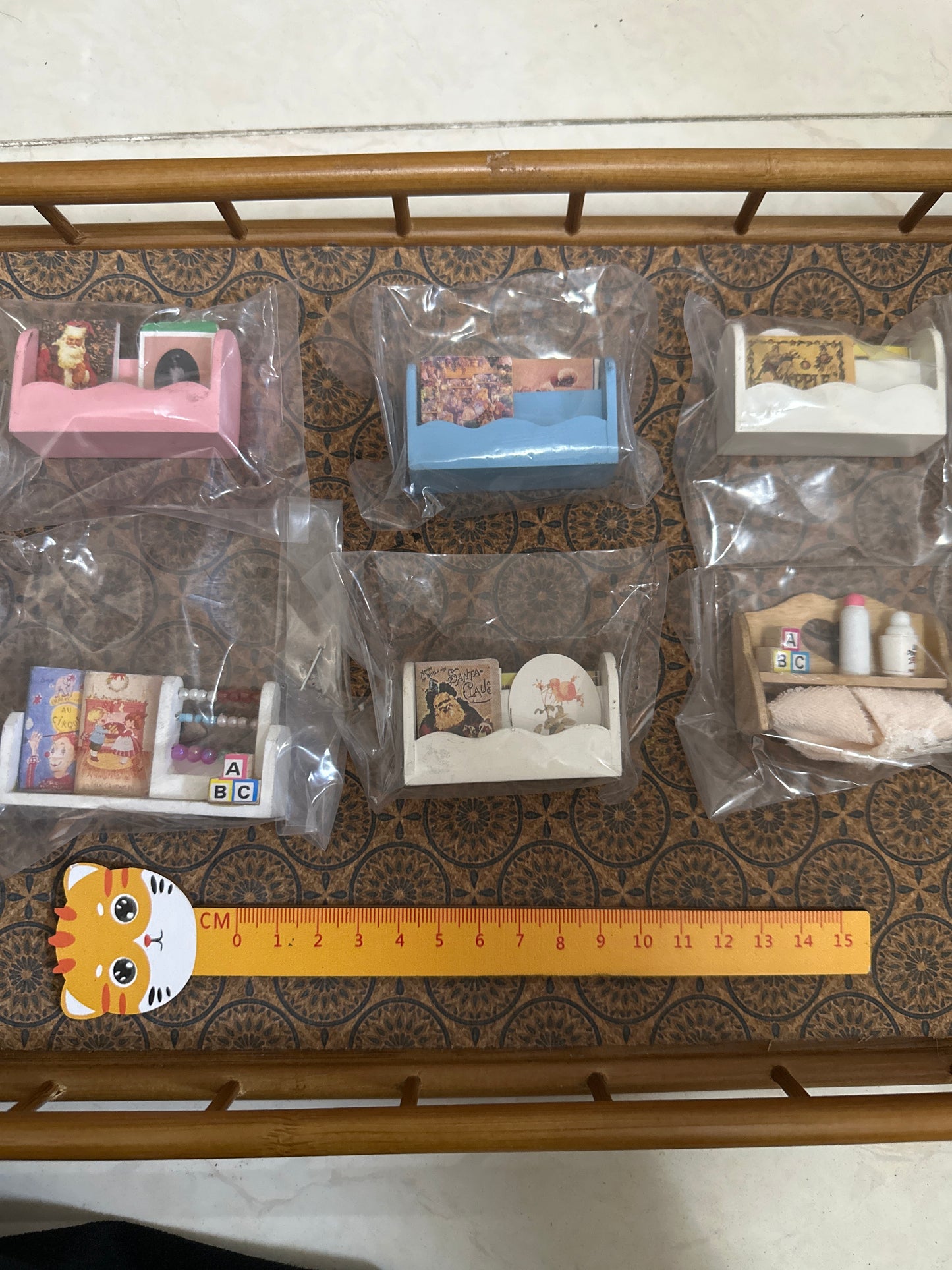 Lily minis-dollhouse miniature Wooden shelf