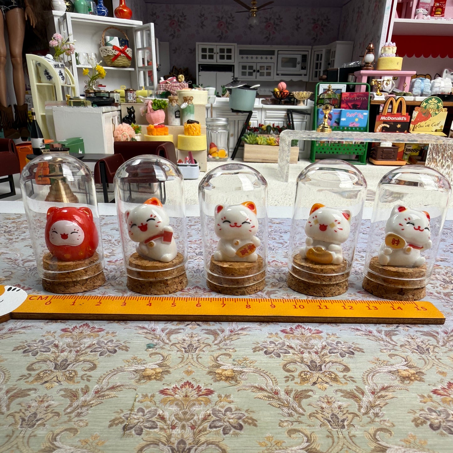 Lily minis-dollhouse miniature glass cat