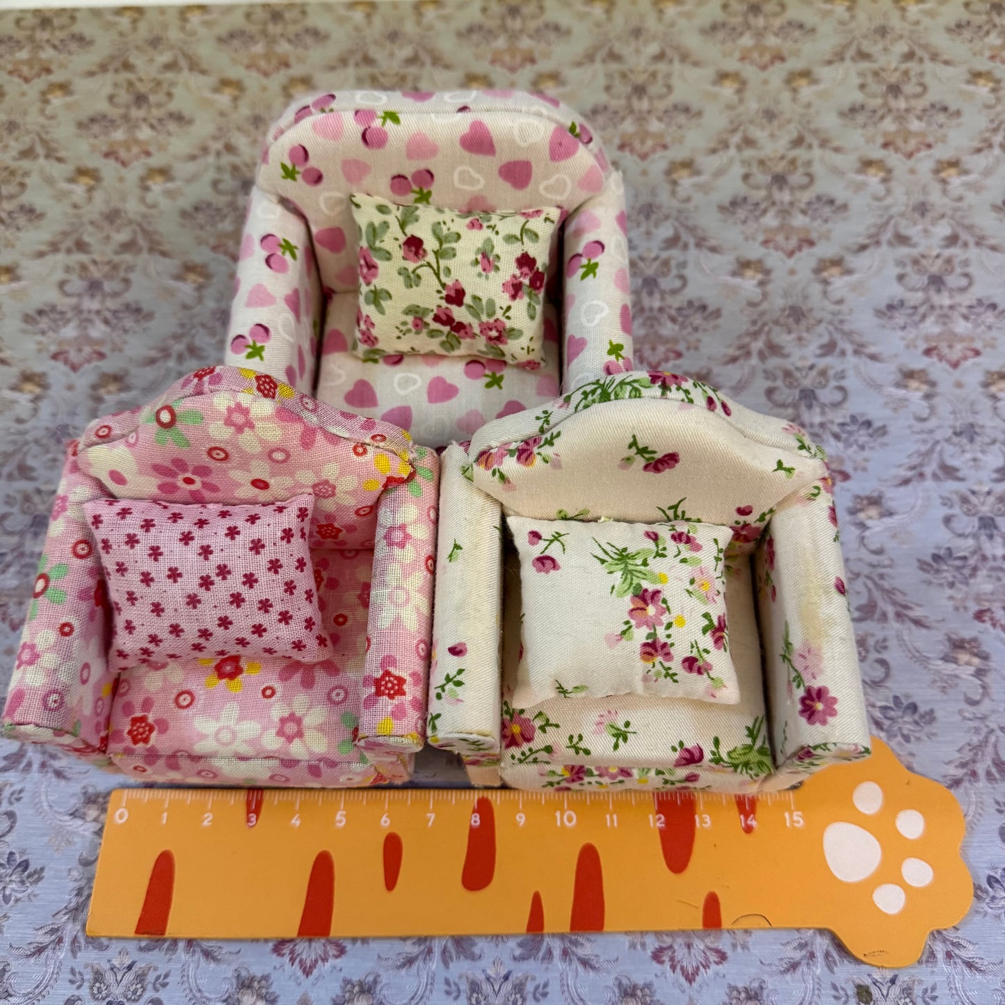 Lily minis-dollhouse miniature single sofa