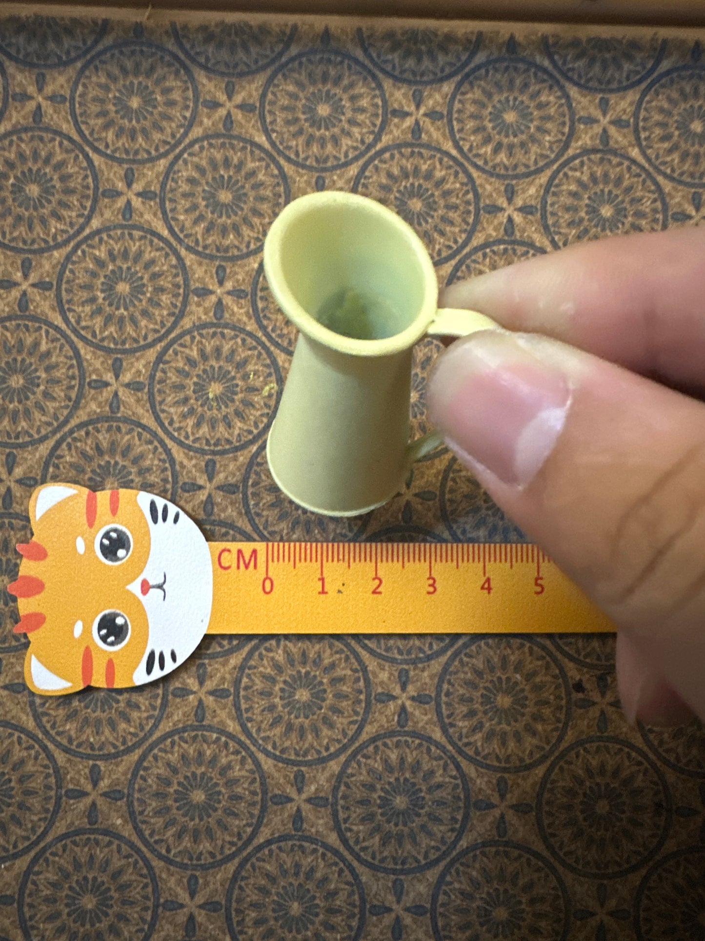 Lily minis-dollhouse miniature Metal flower pot