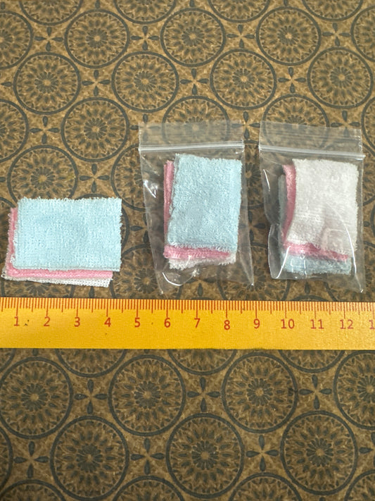 Lily minis-dollhouse miniature Towel