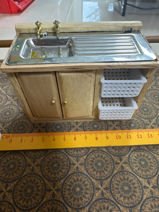 Lily minis-dollhouse miniature Wooden washstand