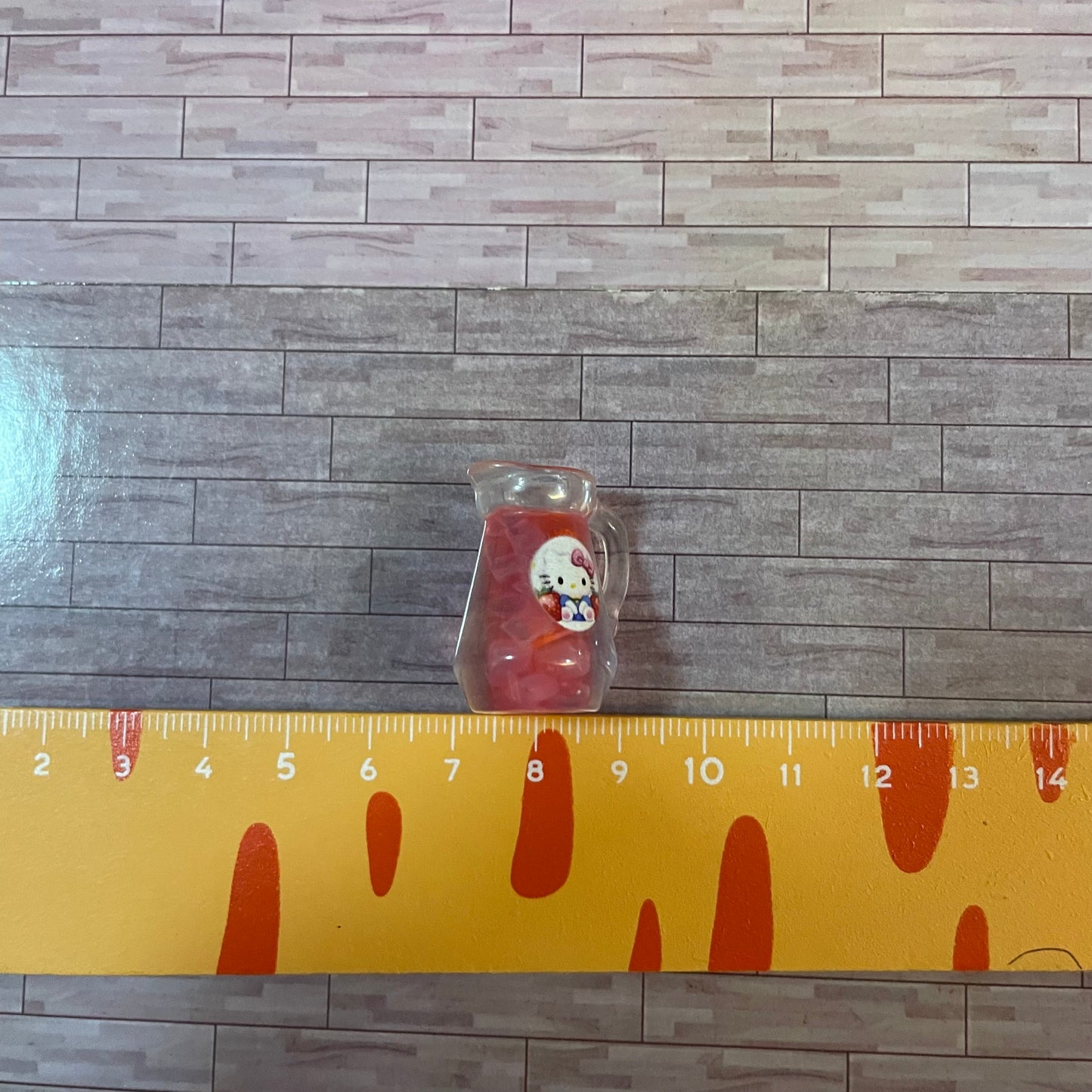 Lily minis-dollhouse miniature HK drinks jug 3 pcs