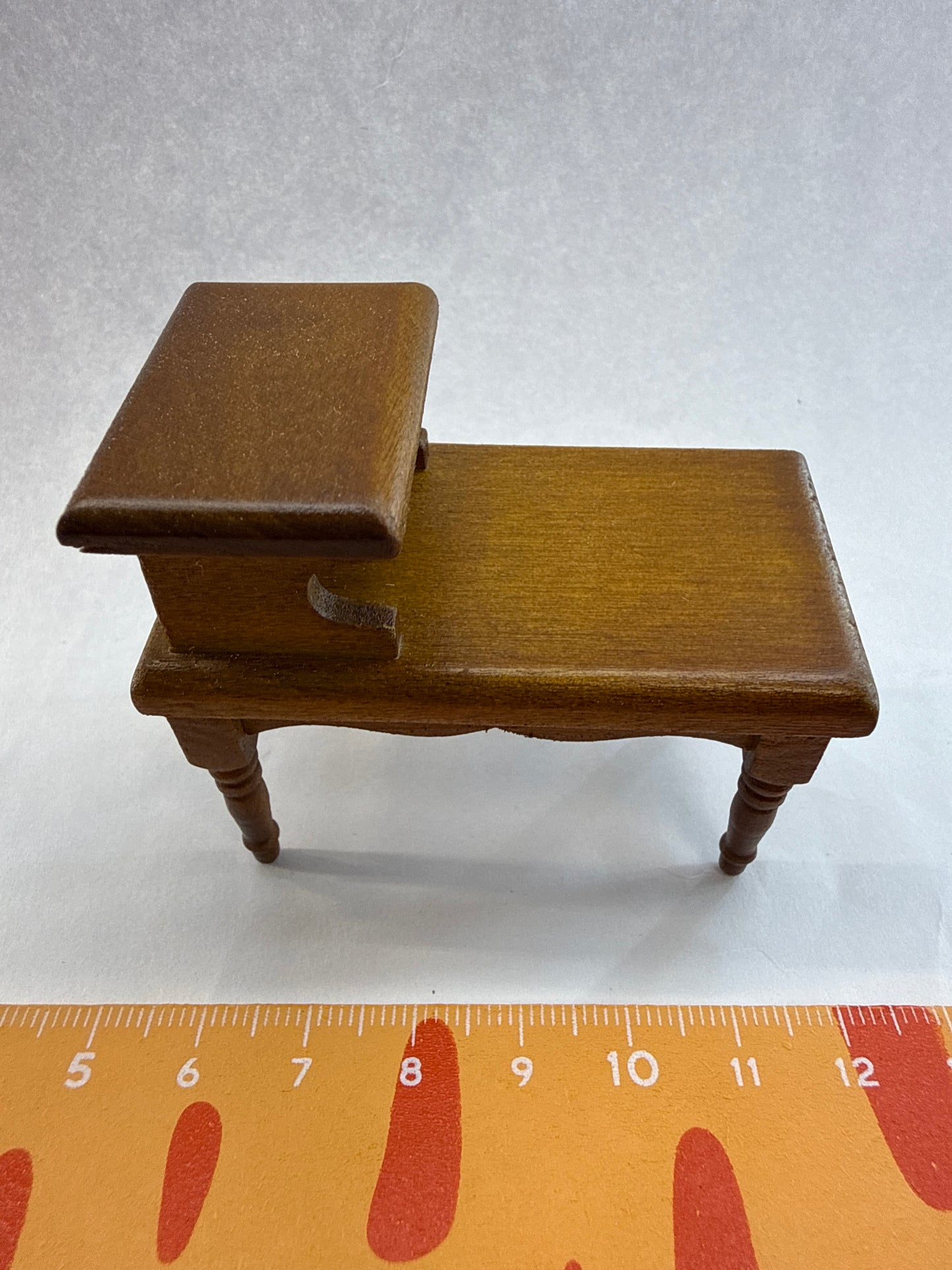 Lily minis-dollhouse  Small double-layer table