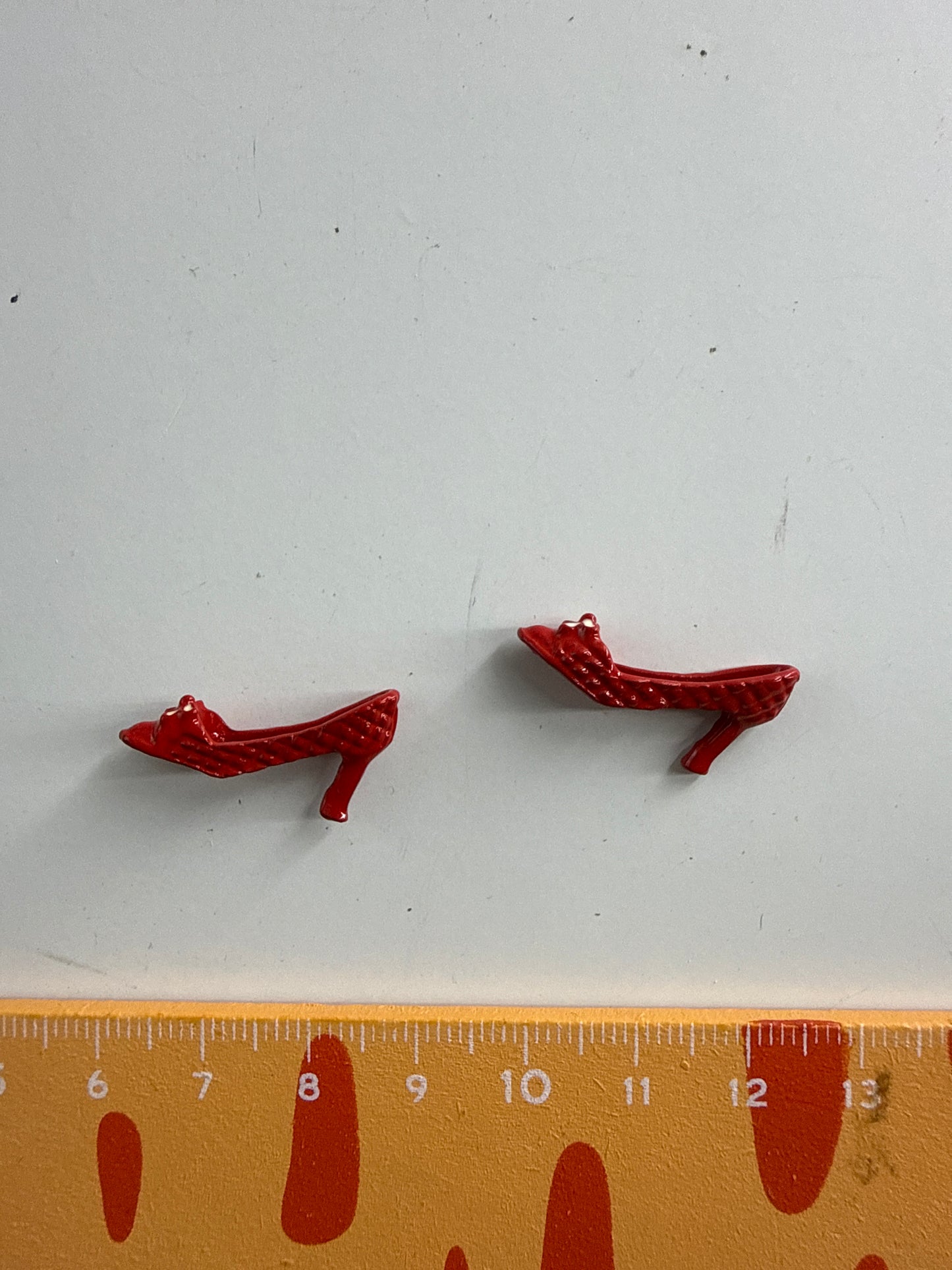 Lily minis-dollhouse Metal shoes