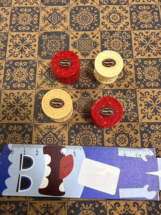 Lily minis-dollhouse Haagen-Dazs ice cream 4pcs