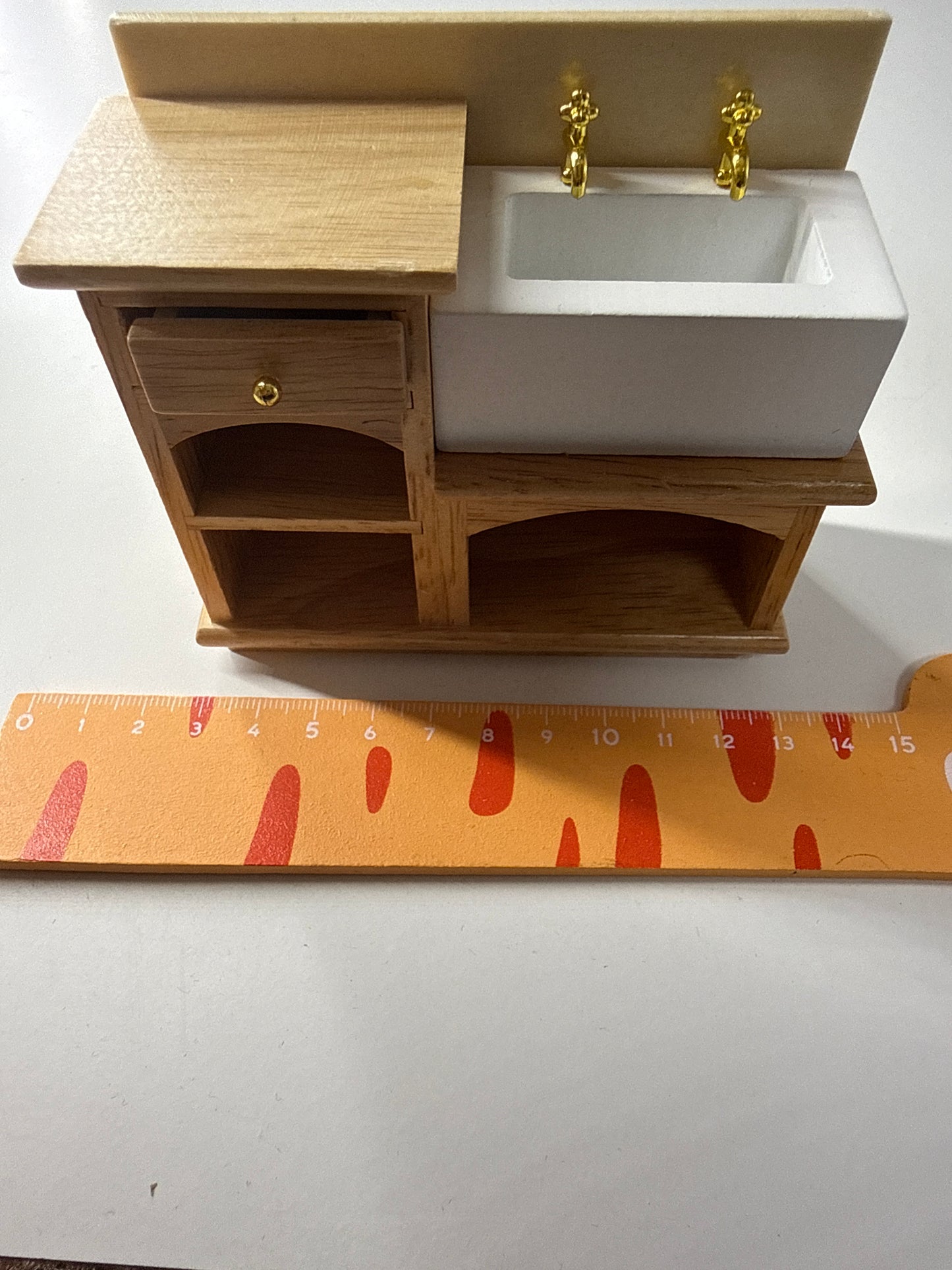Lily minis-dollhouse Sink cabinet