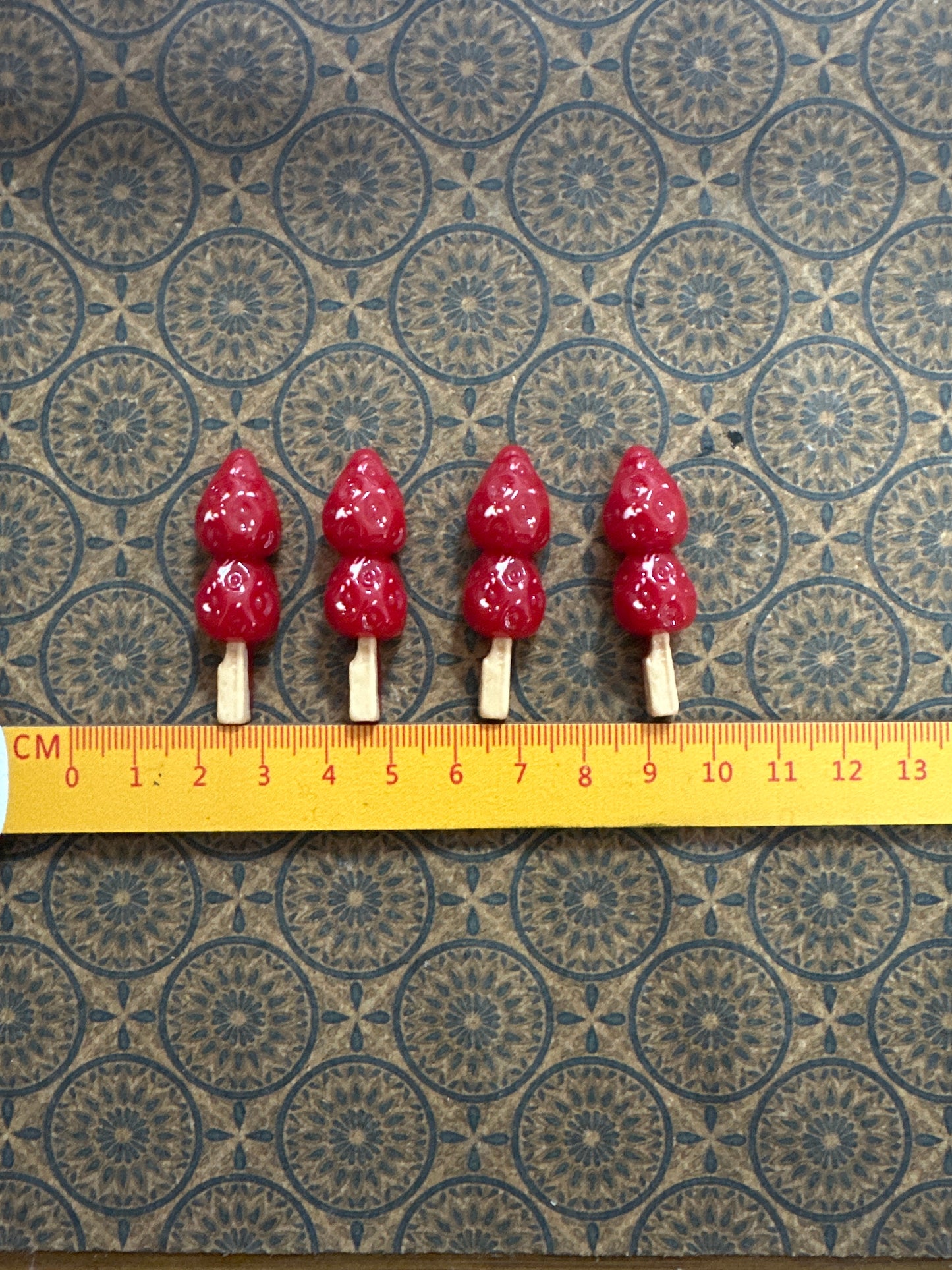 Lily minis-dollhouse miniature Strawberry candy 4pcs