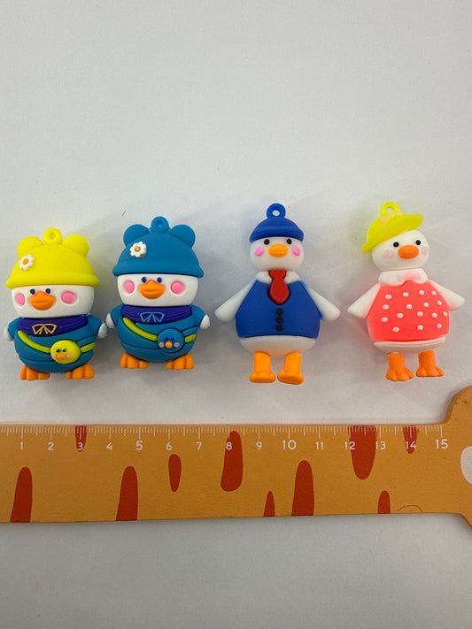 Lily minis-dollhouse Cartoon travel duck keychain 1pcs Happen random