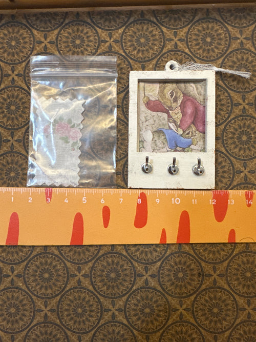 Lily minis-dollhouse miniature Handmade wooden retro art picture frame