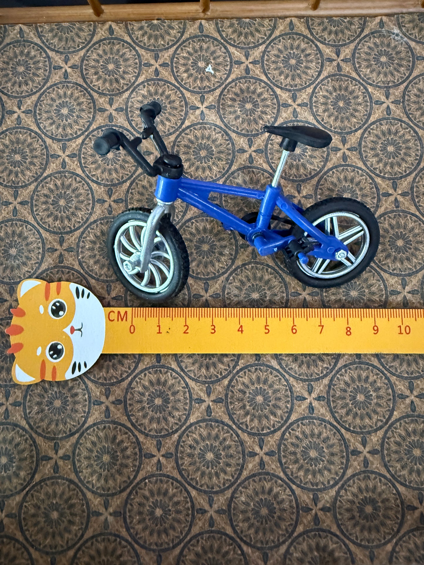 Lily minis-dollhouse miniature metal bikes