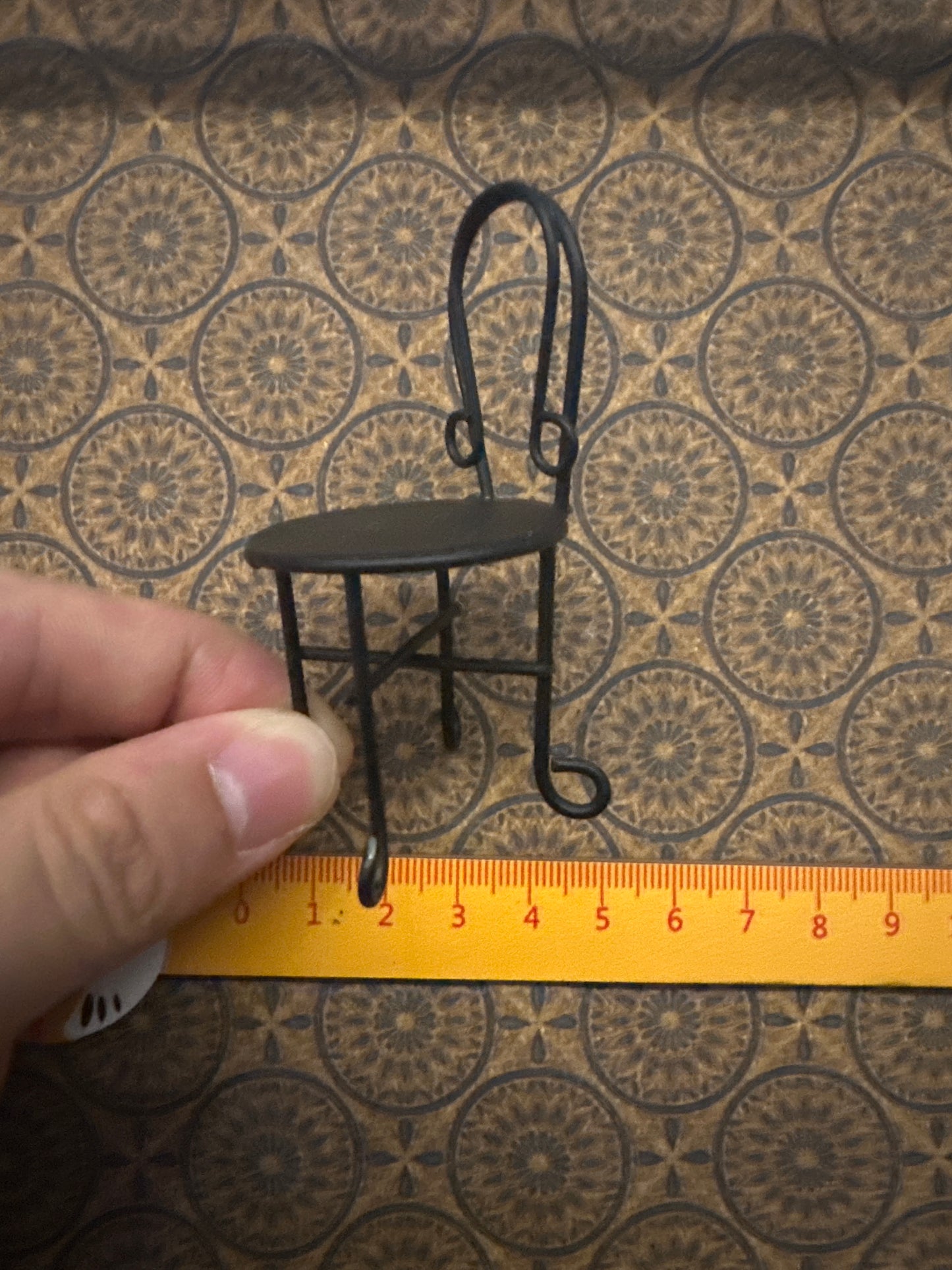 Lily minis-dollhouse miniature Metal chair