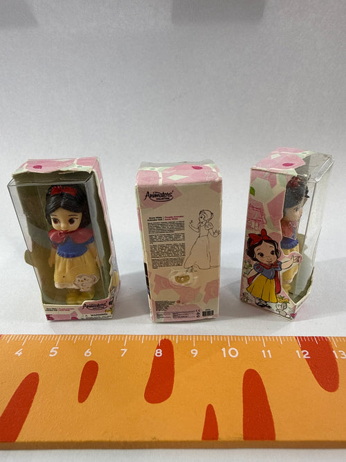 Lily minis-dollhouse Snow White doll