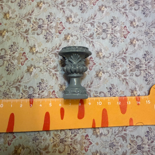 Lily minis-miniature garden pool