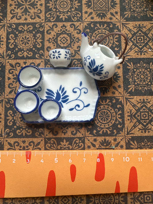 Lily minis-dollhouse miniature Ceramic tea set