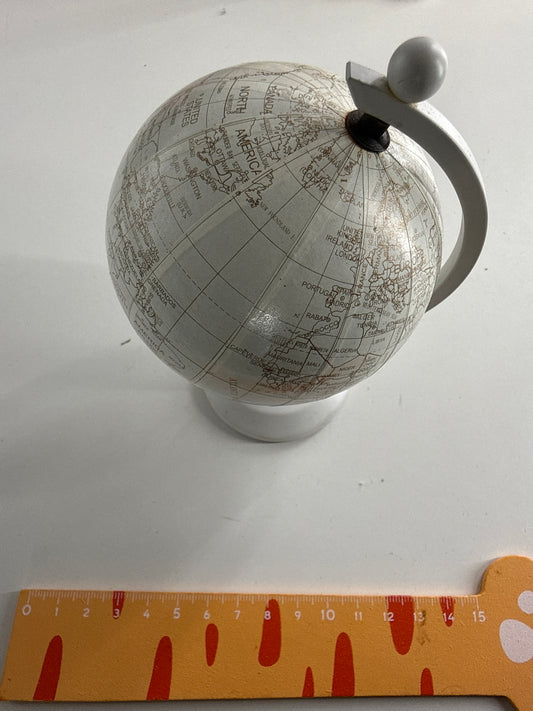 Lily minis-dollhouse Wooden globe