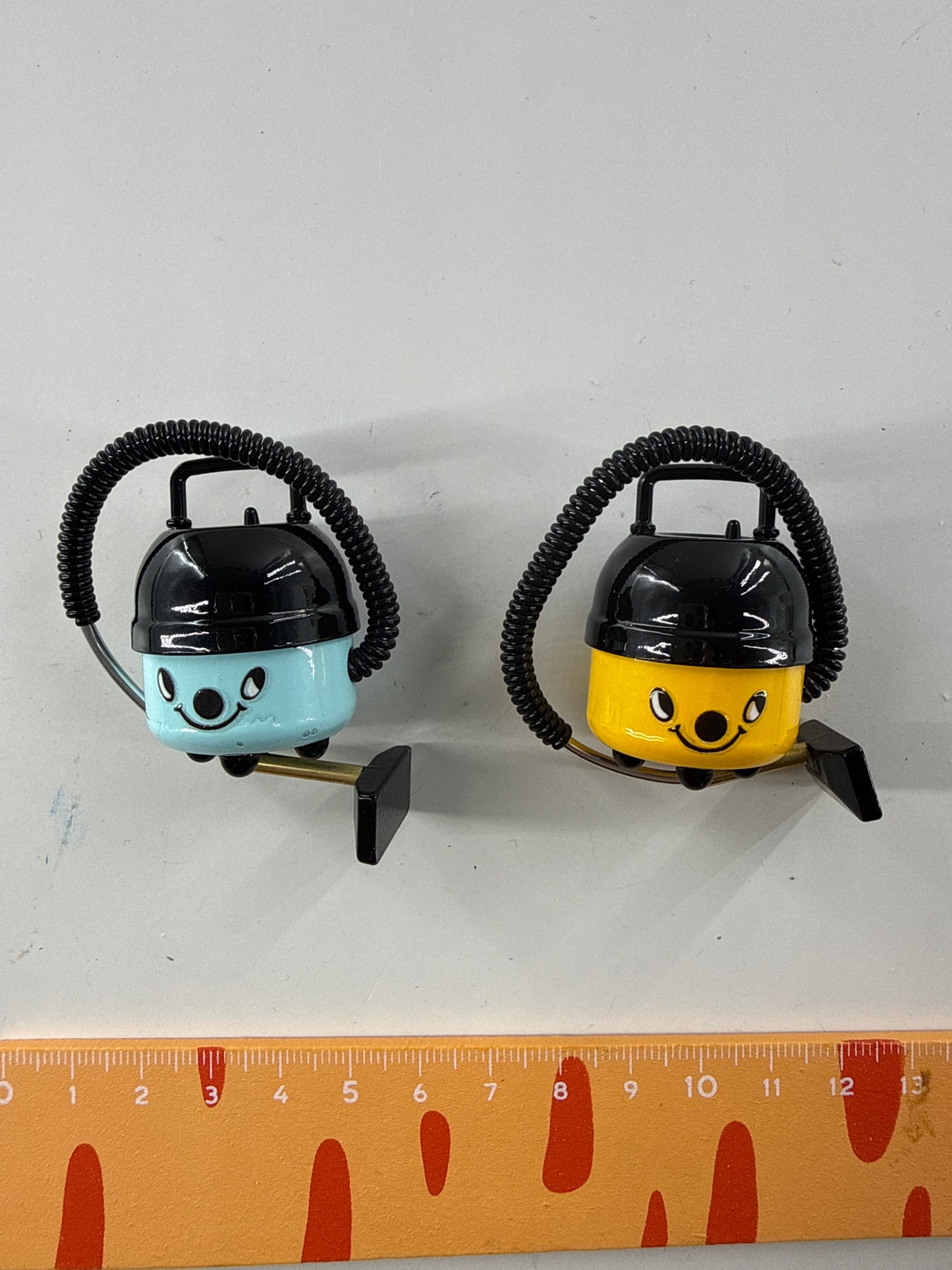 Lily minis-dollhouse Playful vacuum cleaner 1pcs Random styles