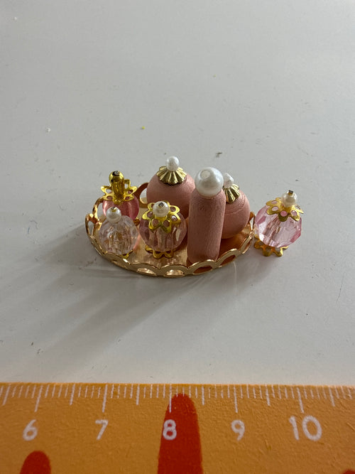 Lily minis-dollhouse Bathroom accessories golden tray Random styles