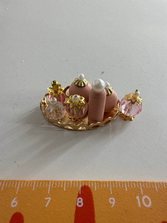 Lily minis-dollhouse Bathroom accessories golden tray Random styles
