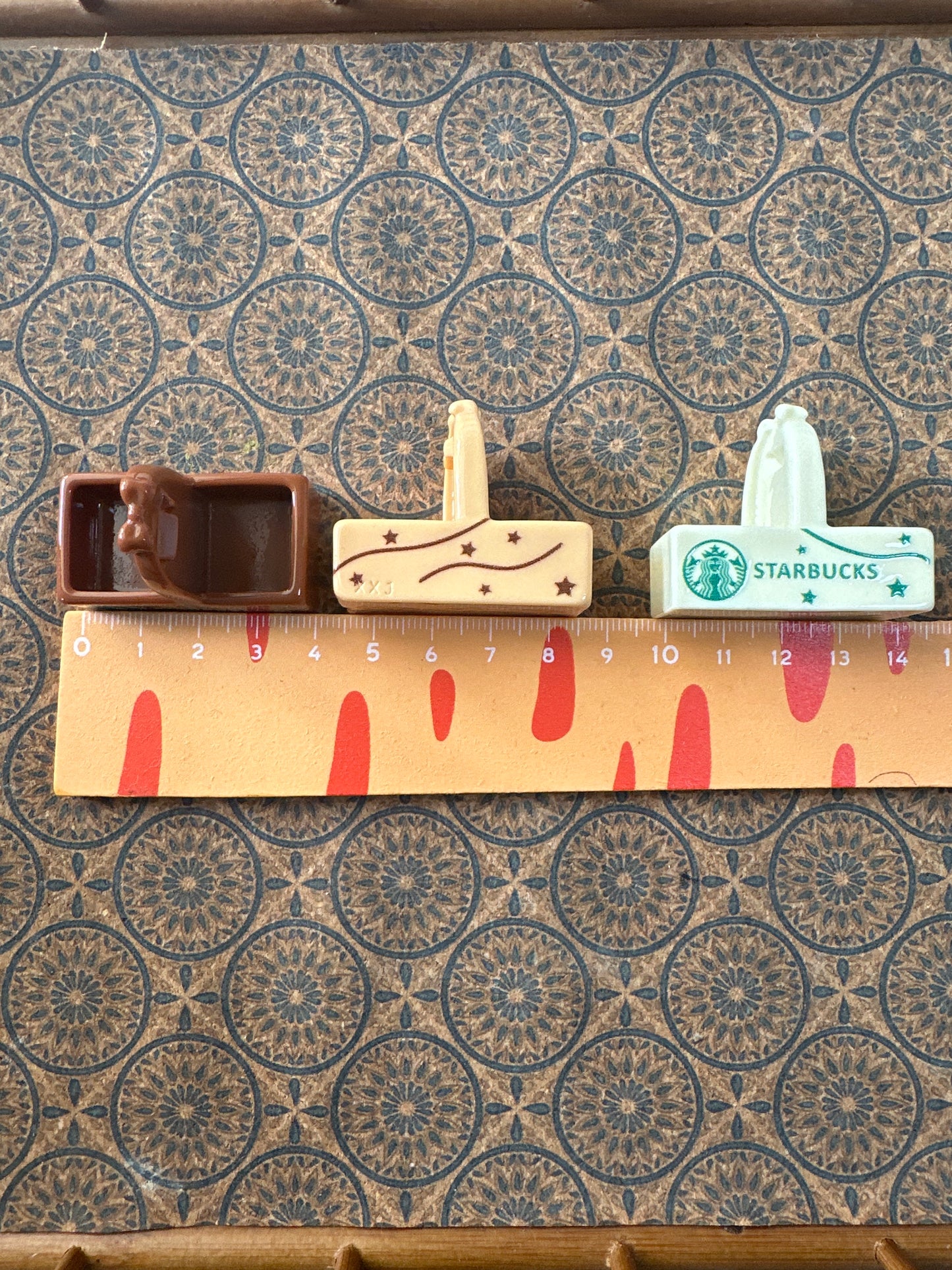 Lily minis-dollhouse miniature  SB Dinner plate Random color