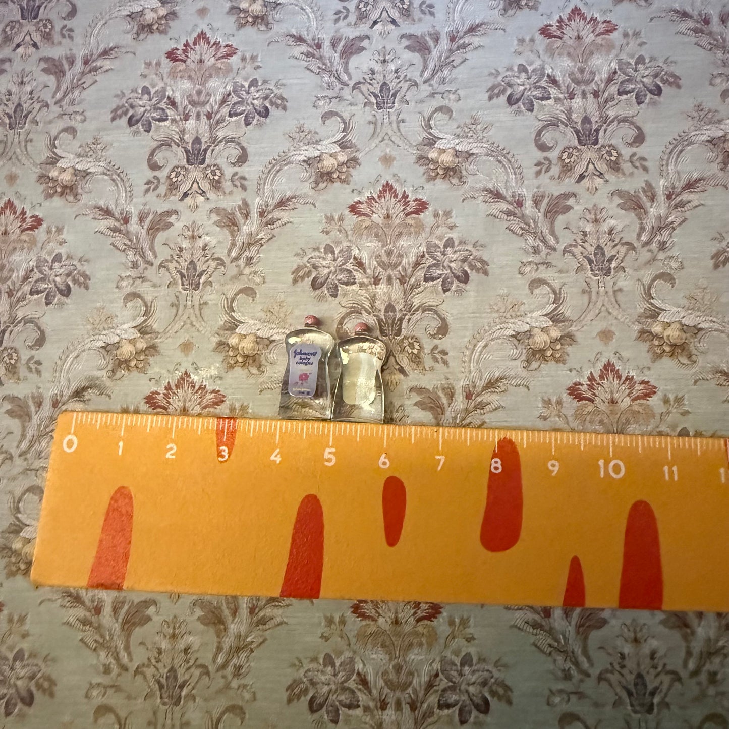 Lily minis-dollhouse miniature baby oil