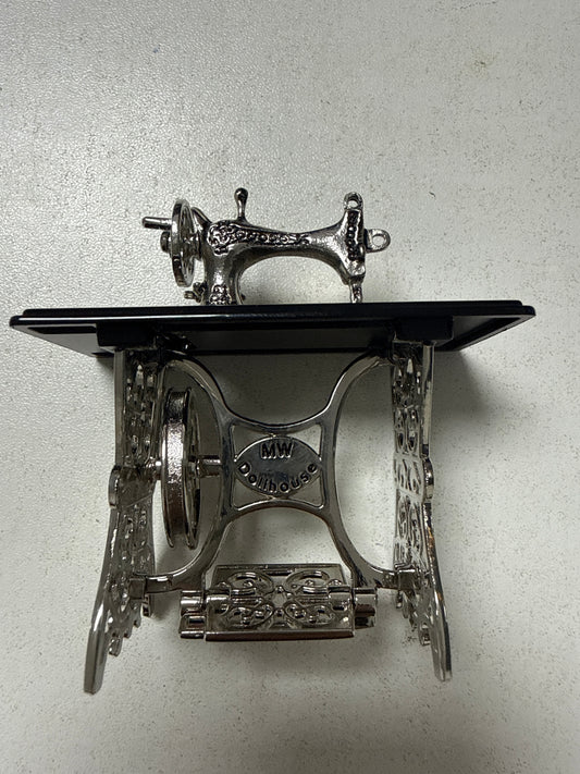 Lily minis-dollhouse Vintage alloy sewing machine