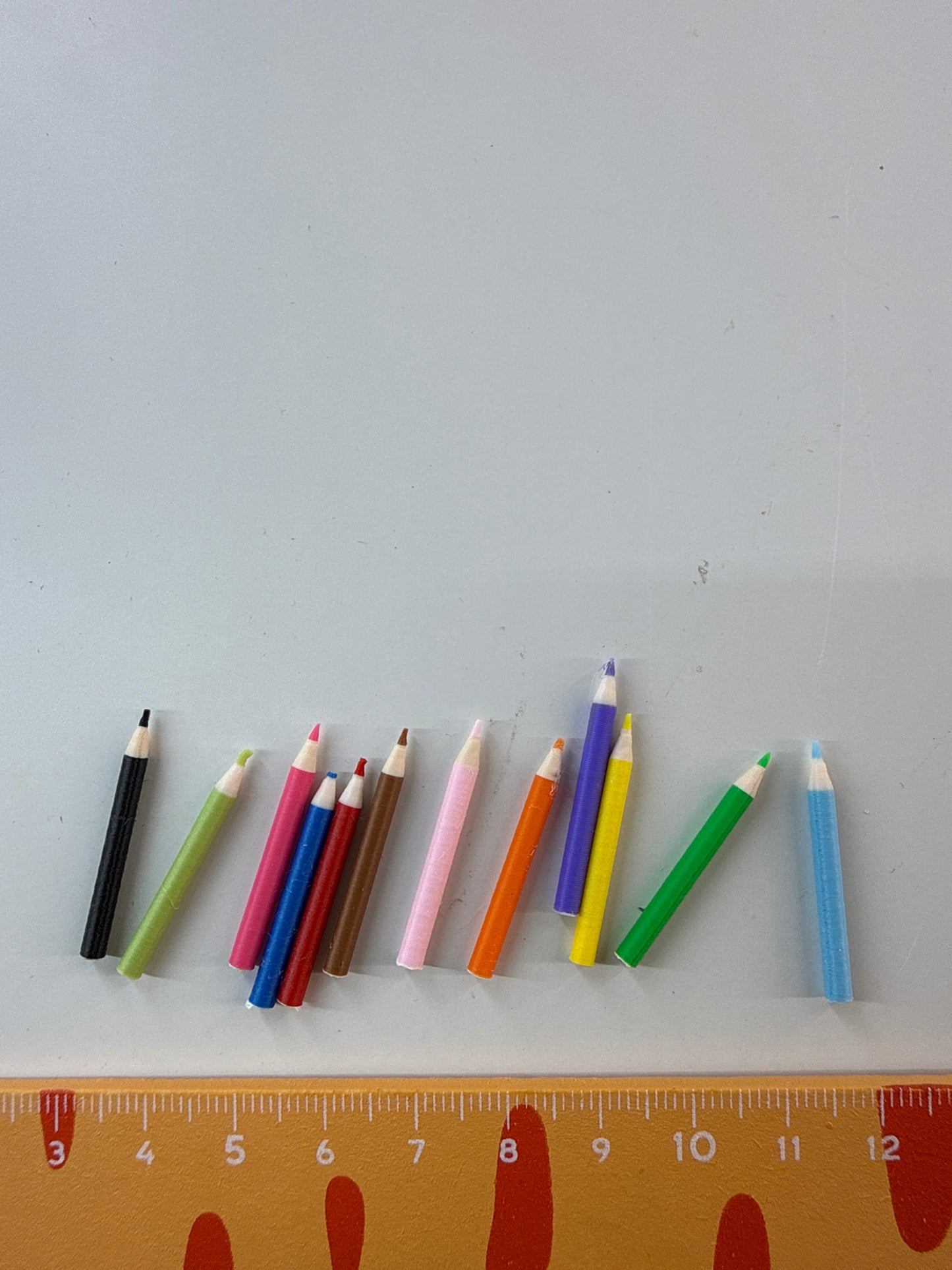 Lily minis-dollhouse Color pencils