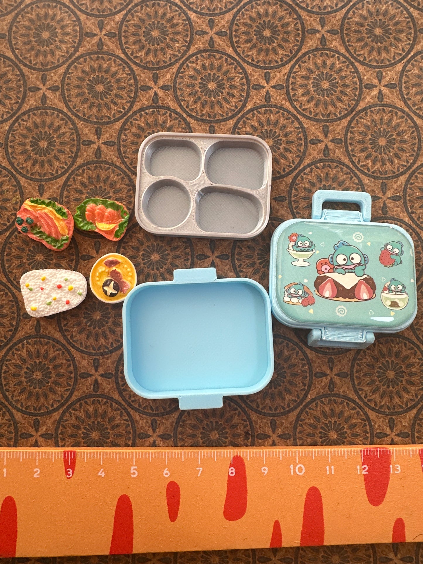 Lily minis-dollhouse miniature HANGYODON lunch box