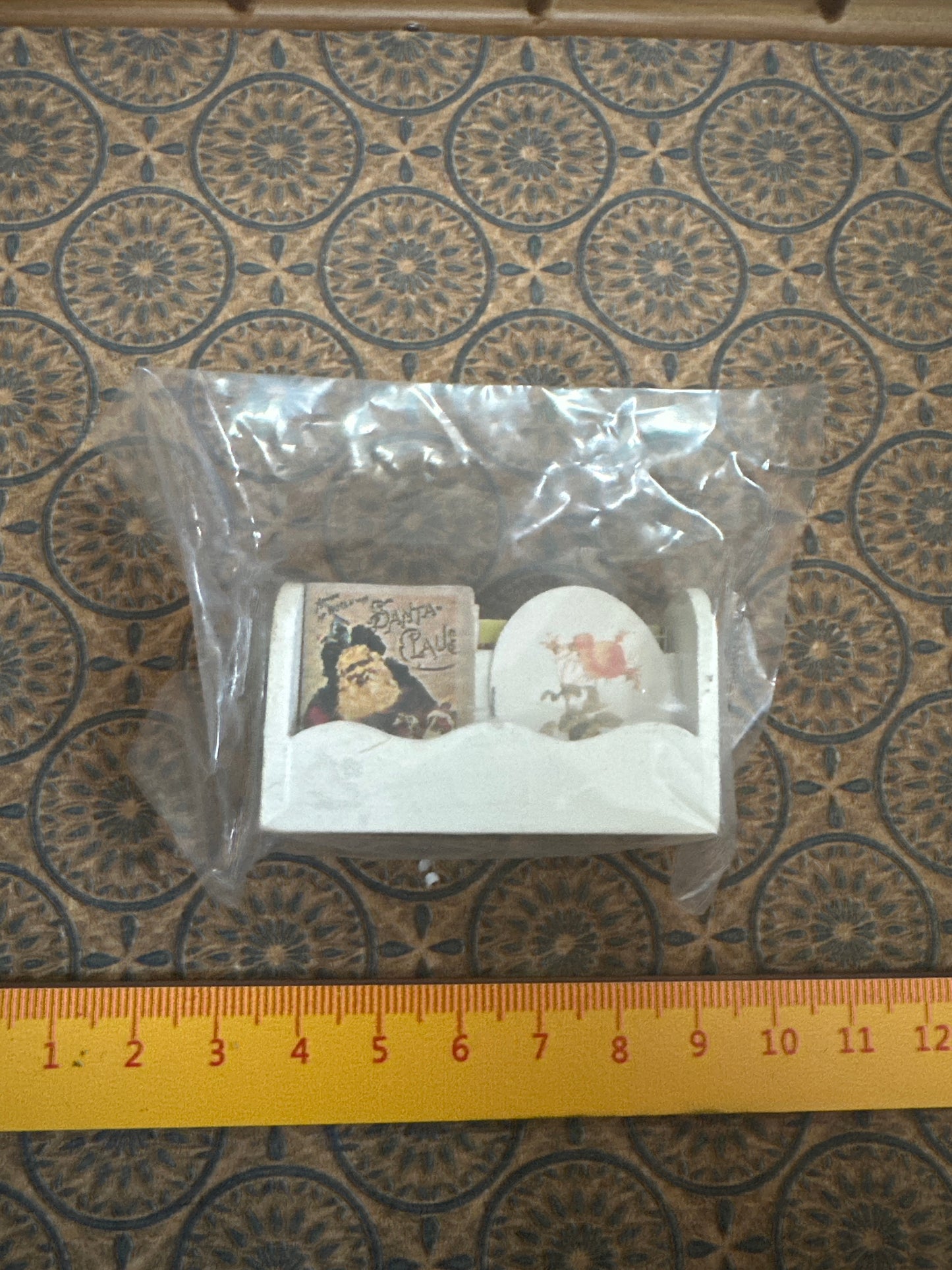 Lily minis-dollhouse miniature Wooden shelf