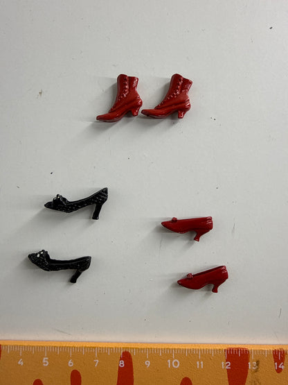 Lily minis-dollhouse Metal shoes