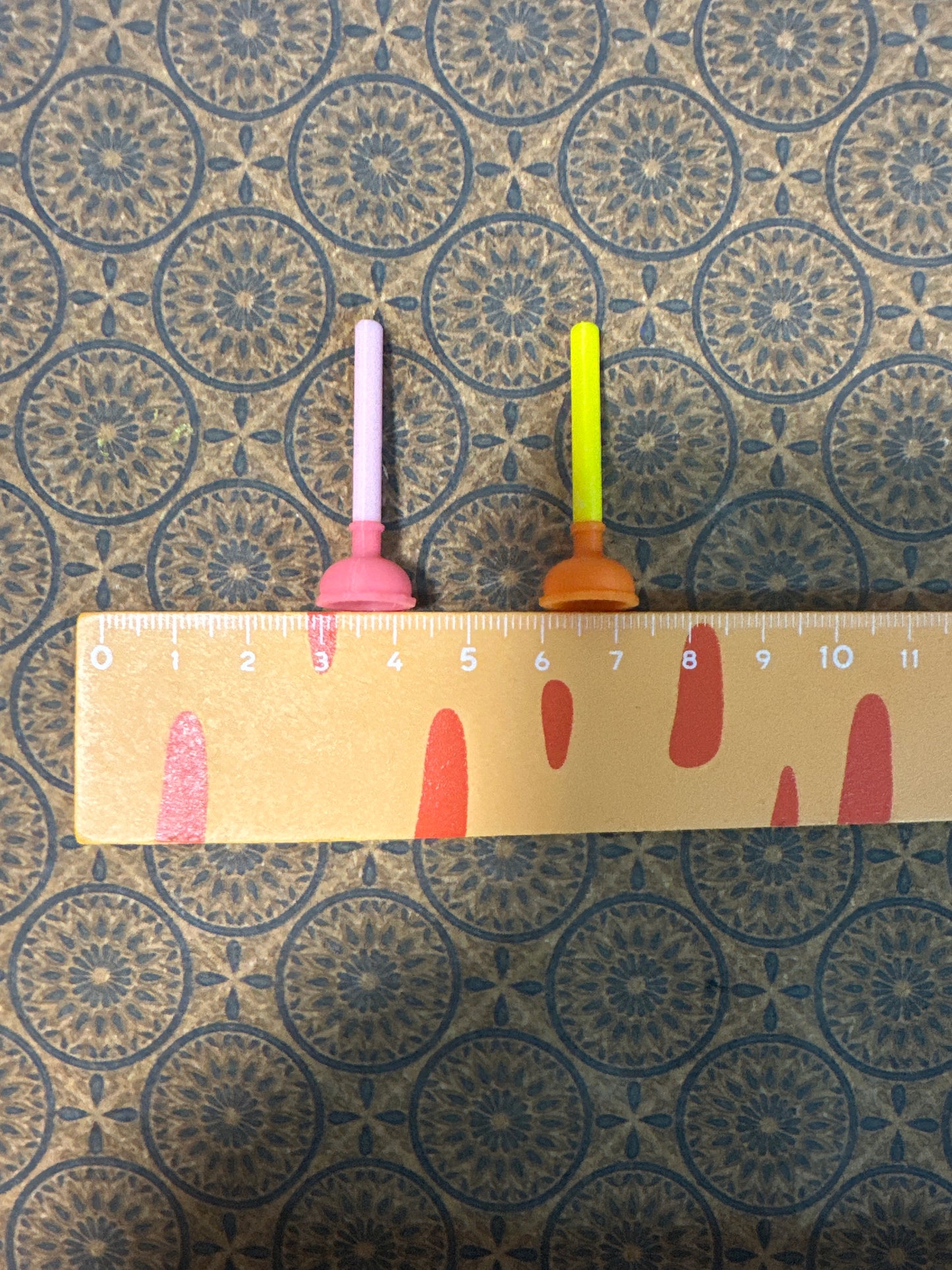 Lily minis-dollhouse miniature Toilet suction cup 2pcs