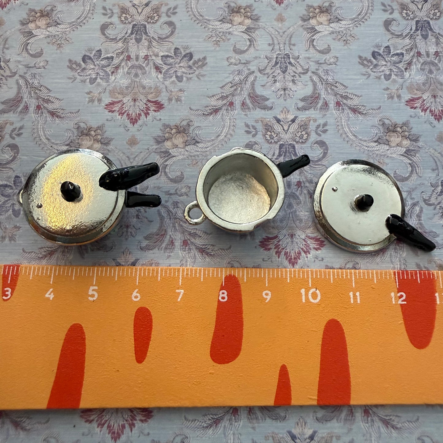 Lily minis- dollhouse miniature metal pot