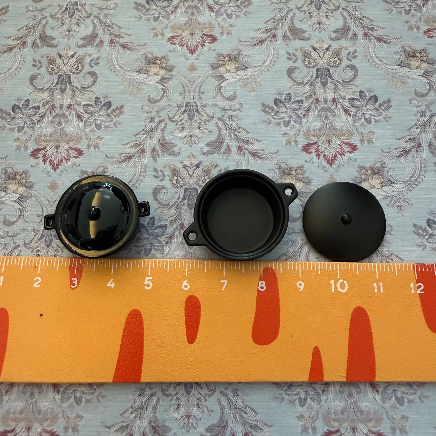 Lily minis-dollhouse miniature metal tiny pot