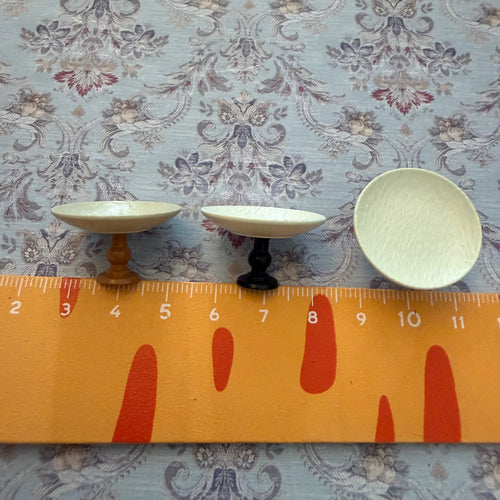 Lily minis-dollhouse miniature metal cake stand