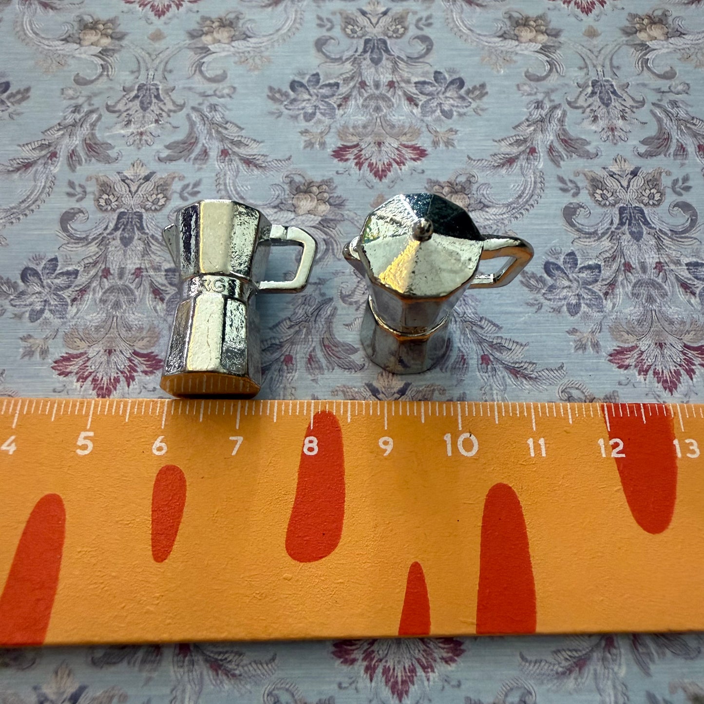 Lily minis- dollhouse miniature metal coffee pots silver