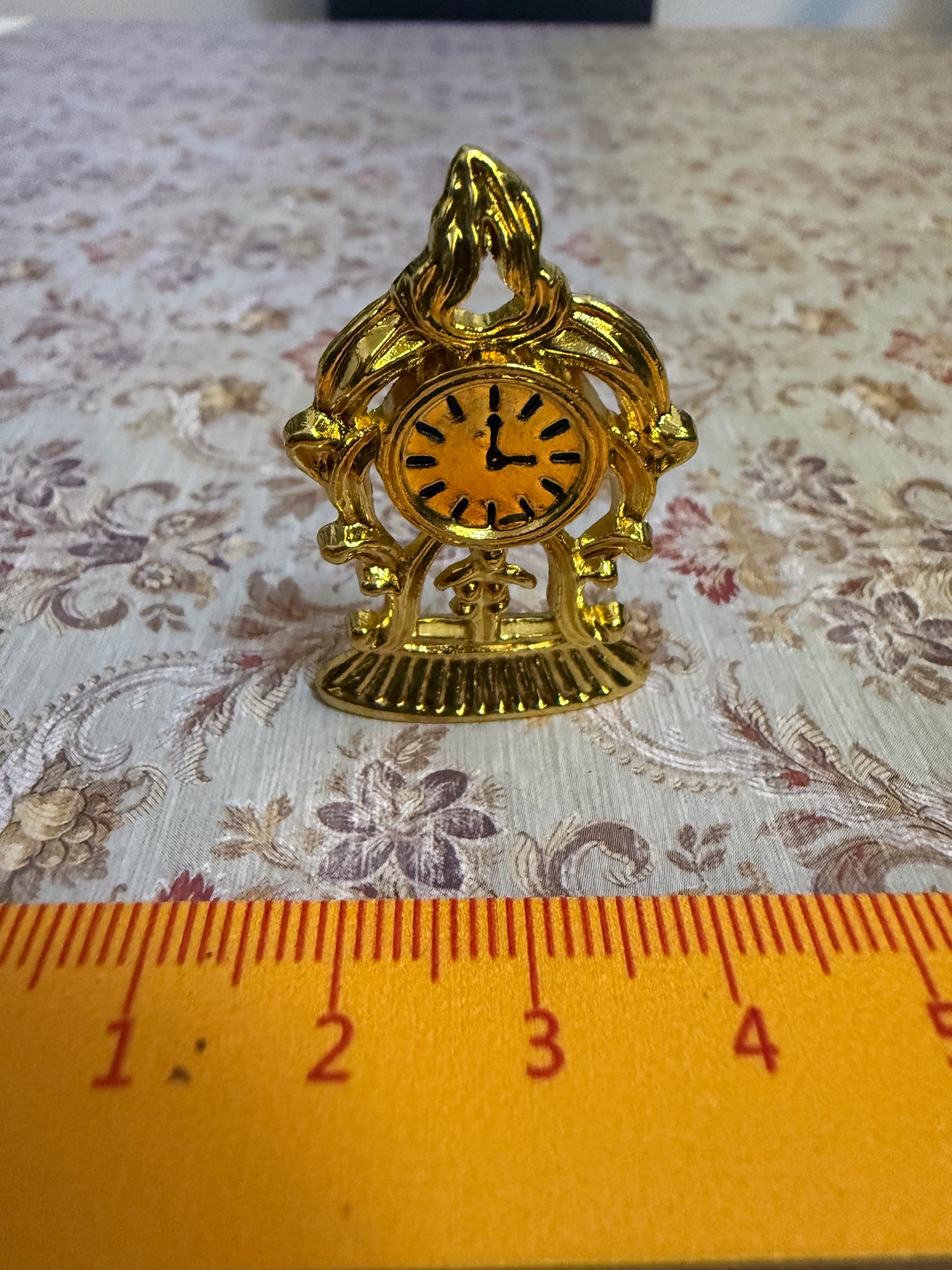 Lily minis-dollhouse miniature metal clock