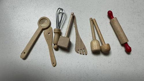 Lily minis-dollhouse Miniature Wooden Kitchen Utensil Set