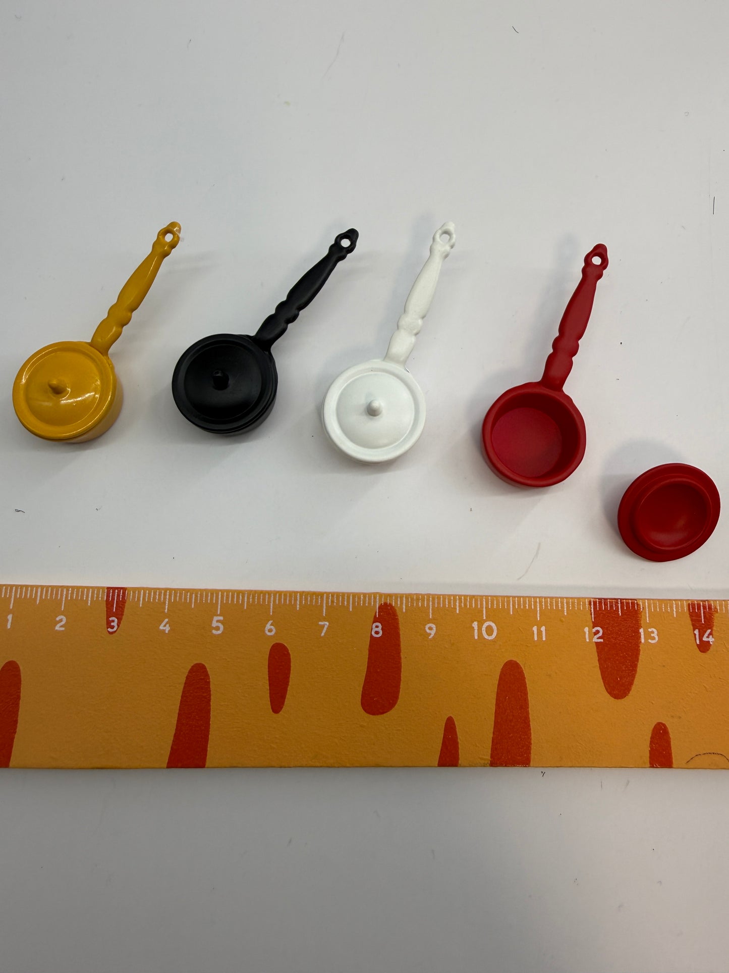 Lily minis-dollhouse Long-handled pot Random styles